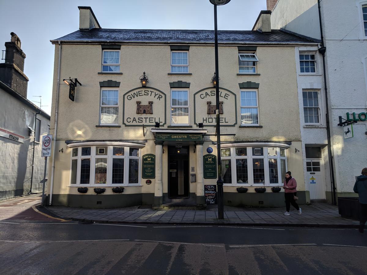 The Castle Hotel Lampeter Exterior photo