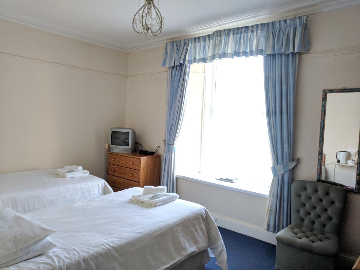 The Castle Hotel Lampeter Exterior photo