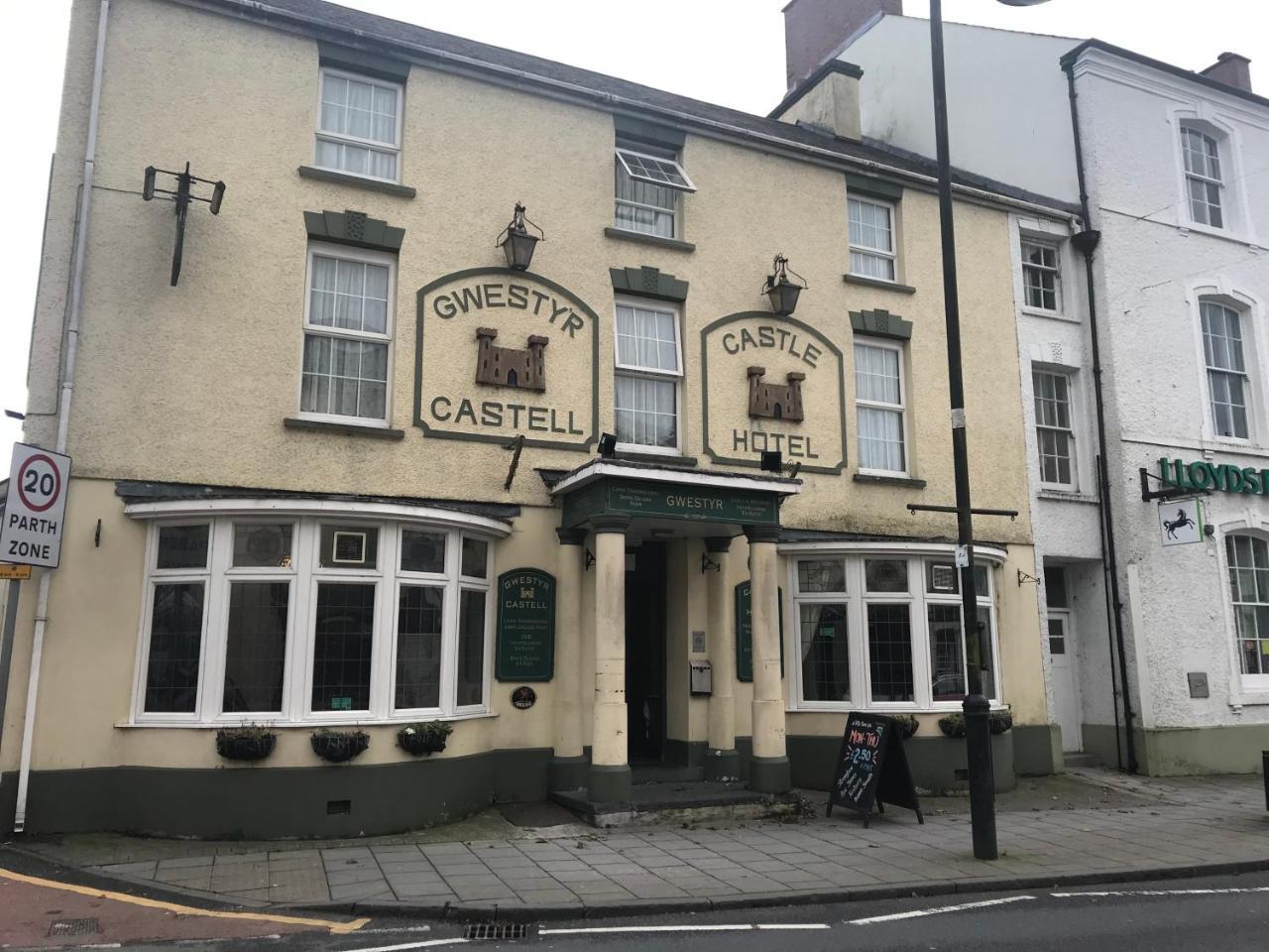 The Castle Hotel Lampeter Exterior photo
