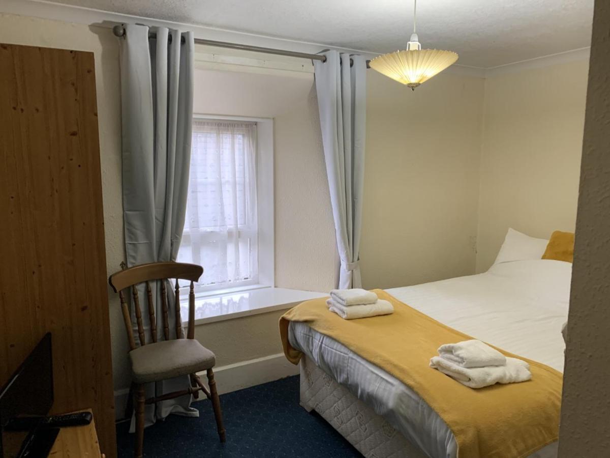 The Castle Hotel Lampeter Exterior photo